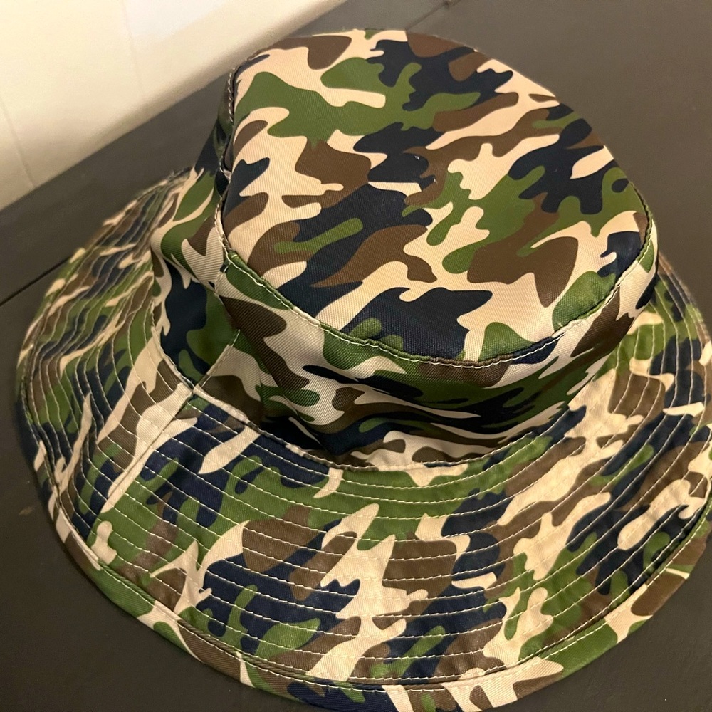 Camo bucket hat